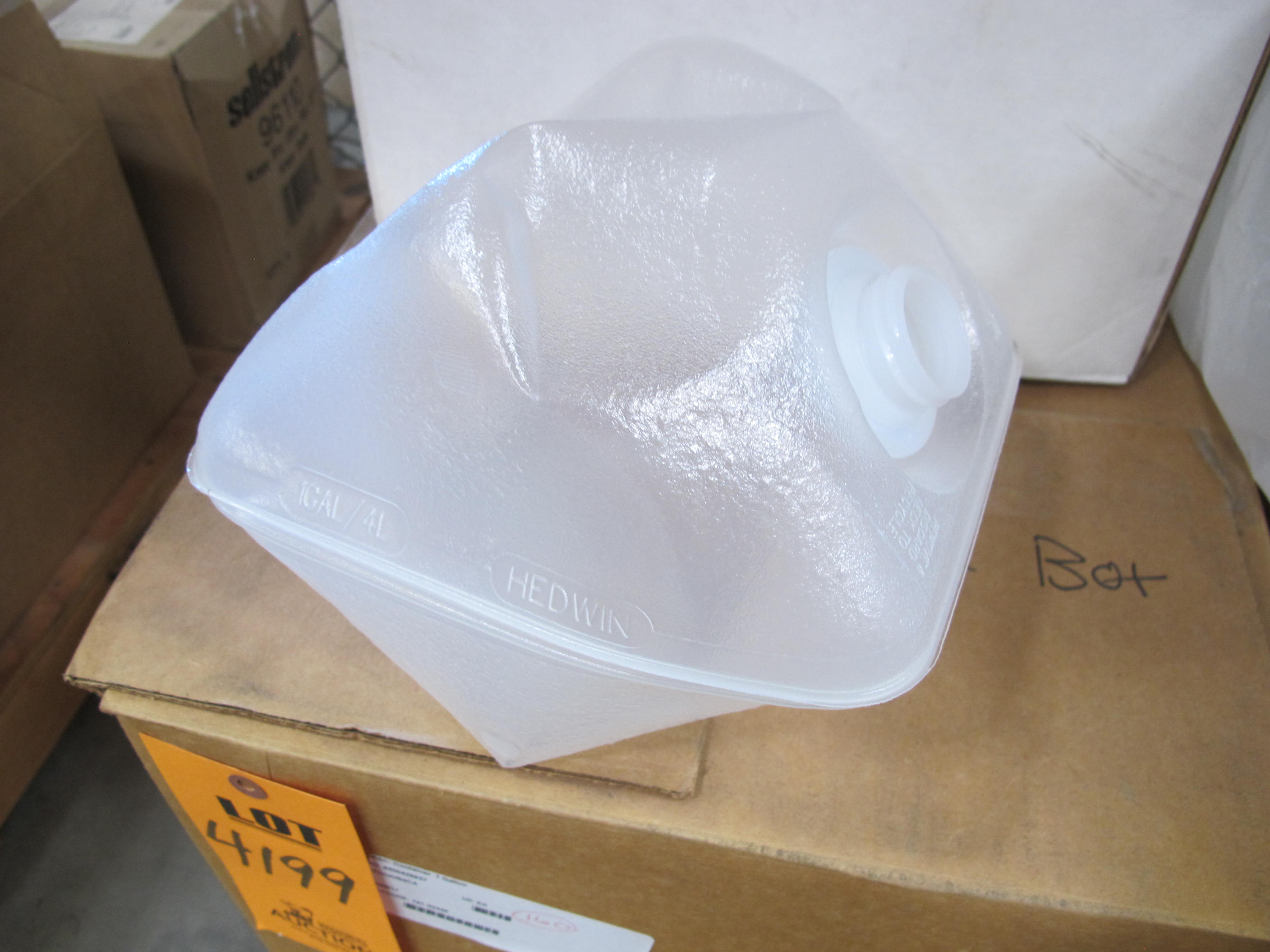 (320) CONTAINERS, 1 GALLON CAPACITY SIZE, POLYETHYLENE MATERIAL, DEFLATABLE KIND. SQUARE, LINEAR, CLEAR WITH CAPS. LOADING & HANDLING FEE $15-4199